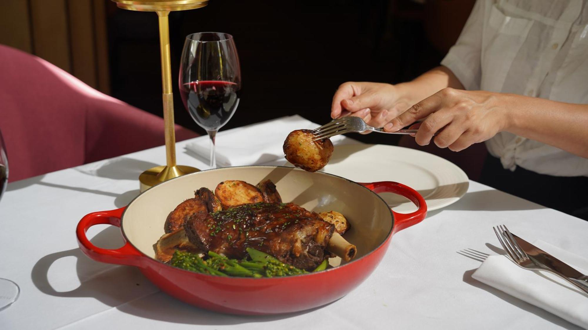 Amora Hotel Jamison Sydney Exteriér fotografie A braised lamb neck