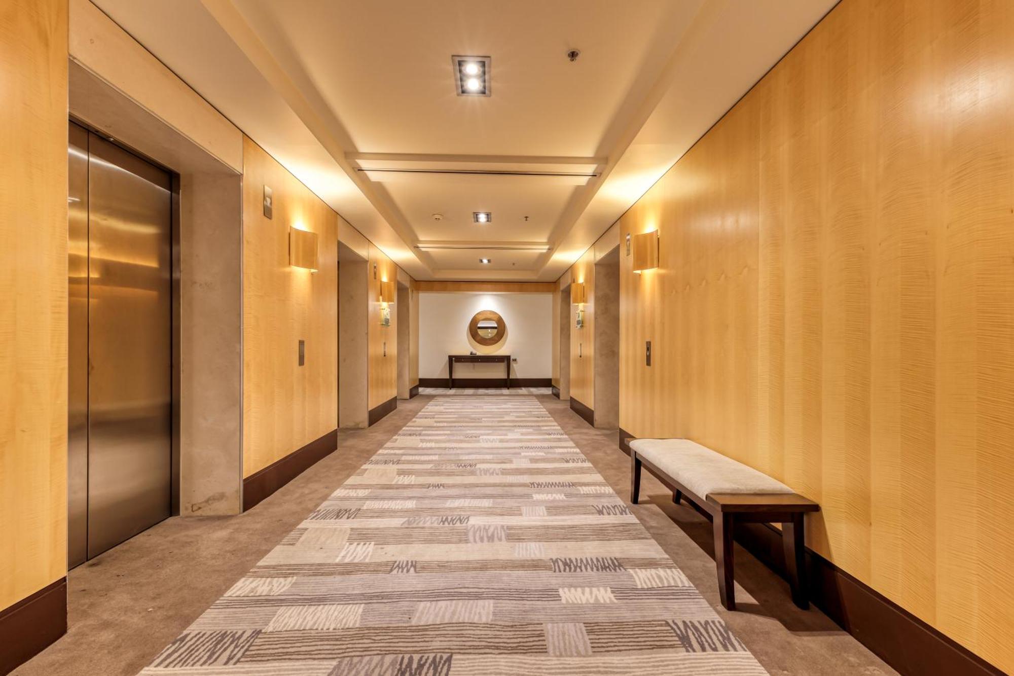 Amora Hotel Jamison Sydney Exteriér fotografie The elevator lobby