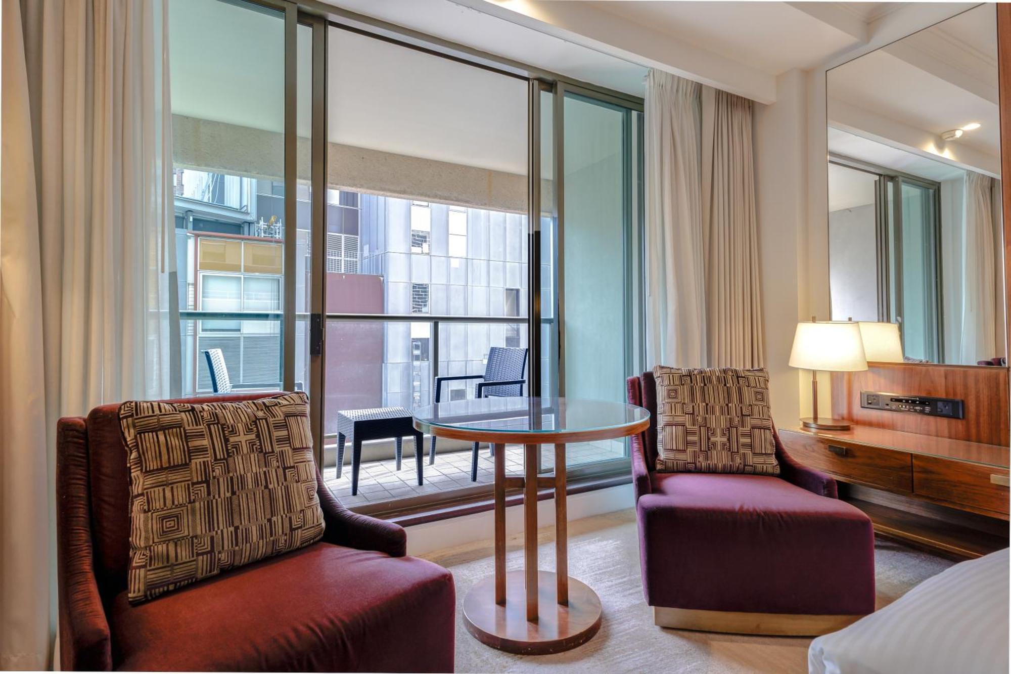Amora Hotel Jamison Sydney Exteriér fotografie A room at the hotel